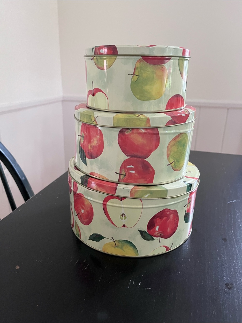 Apple Print Nesting Tin Set - Cream/Red/Green